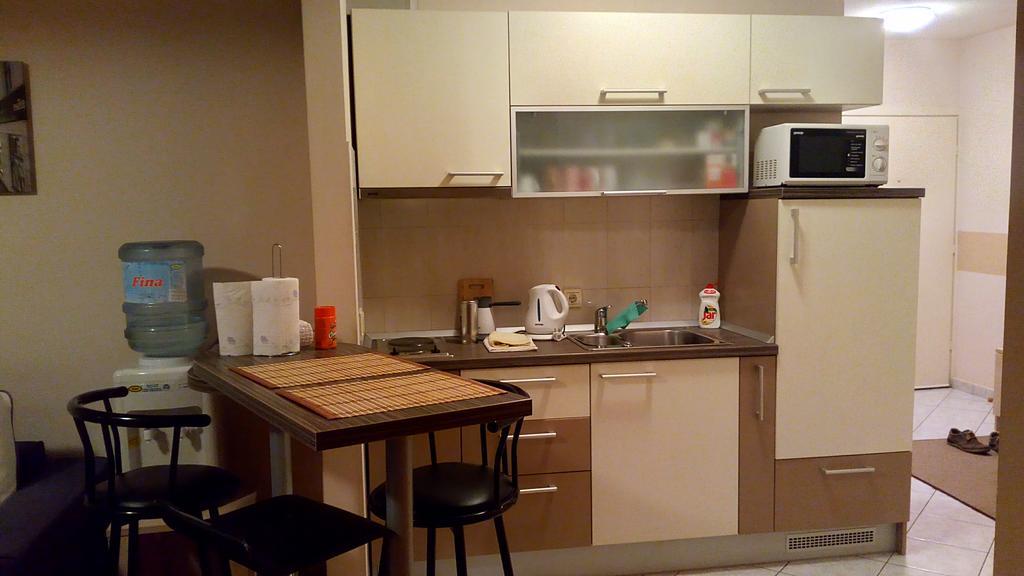 Apartment Viktor,Parking Осієк Екстер'єр фото