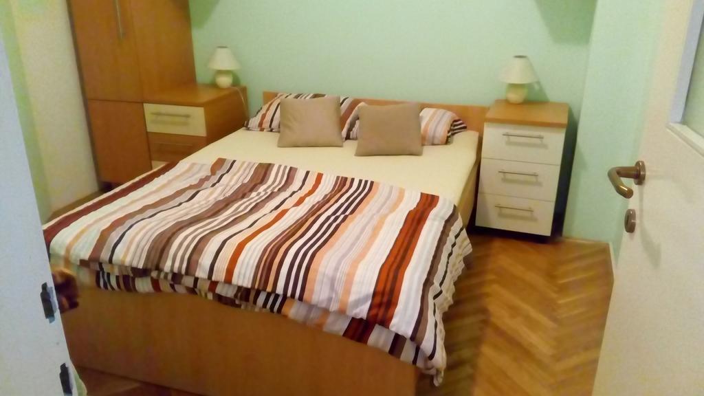 Apartment Viktor,Parking Осієк Екстер'єр фото