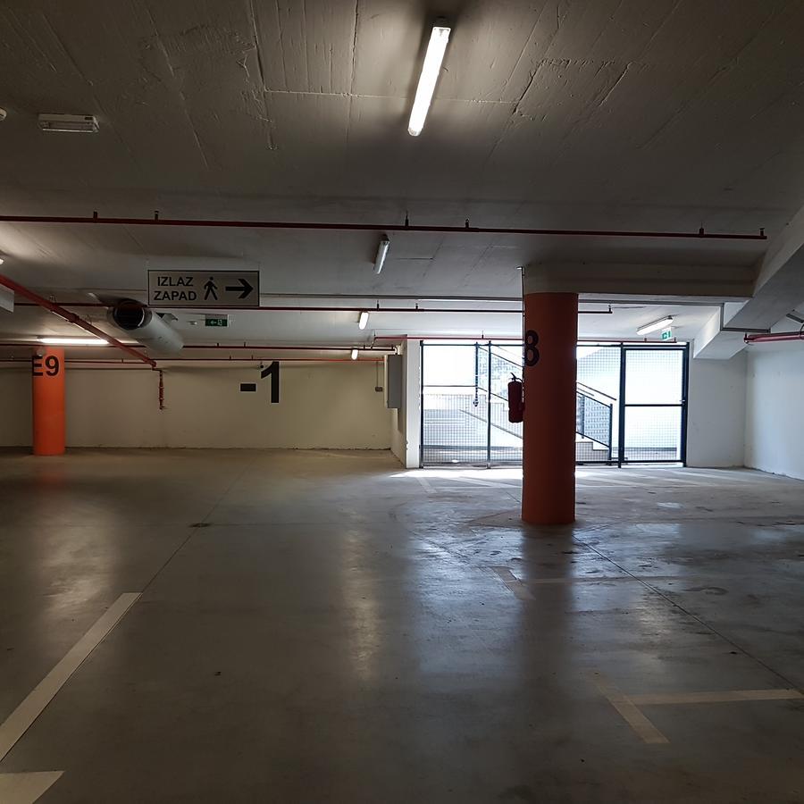 Apartment Viktor,Parking Осієк Екстер'єр фото